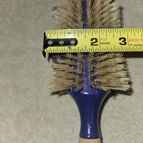 100% BOAR BRISTLE SALON GRADE ROUND BRUSH. STRONG FOAM COVERED HANDLE. GRABS👍 - Picture 4 of 4